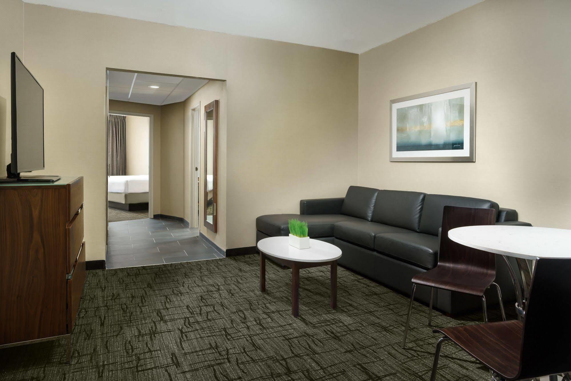 Radisson Valley Forge 4*